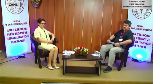 Ayna karşısında duruş bozukluğu skolyozun habercisi olabilir