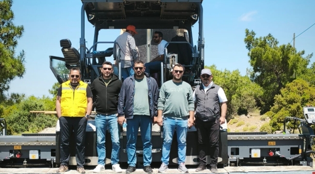 Ayvacık'ta sıcak asfalt çalışmaları başladı