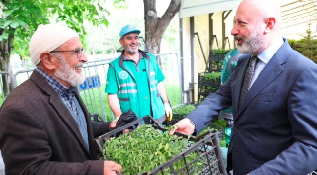 Başkan Çolakbayrakdar'dan organik domates fidesi dağıtımına davet
