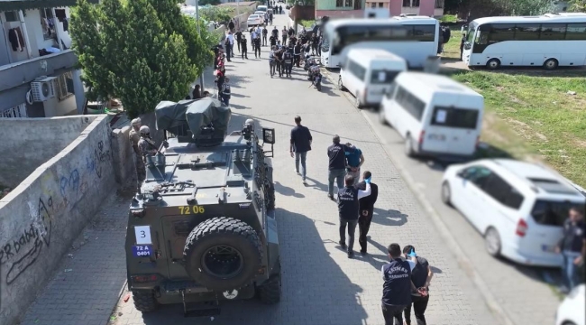Batman'da zehir tacirlerine büyük darbe: 15 adrese eş zamanlı baskın, 18 tutuklama