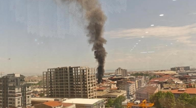 Bayrampaşa'da yangın paniği, çatıdan yükselen alevler bitişikteki binaya sıçradı