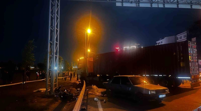 Beylikdüzü'nde kontrolden çıkan tır motosiklete çarptı: 1 ölü, 2 yaralı