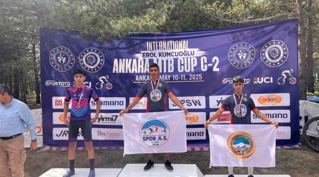 Bisiklette Kayseri'ye iki madalya
