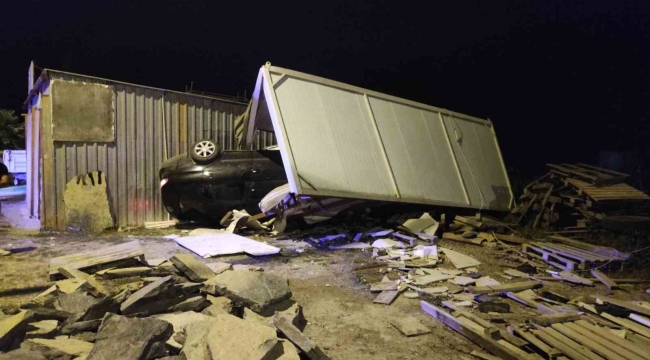 Bodrum'da otomobil konteynere çarptı: 3 yaralı
