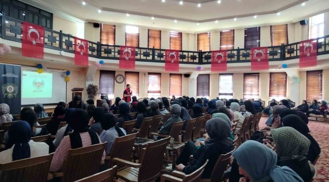 BÖF ekipleri öğrencileri bilgilendiriyor