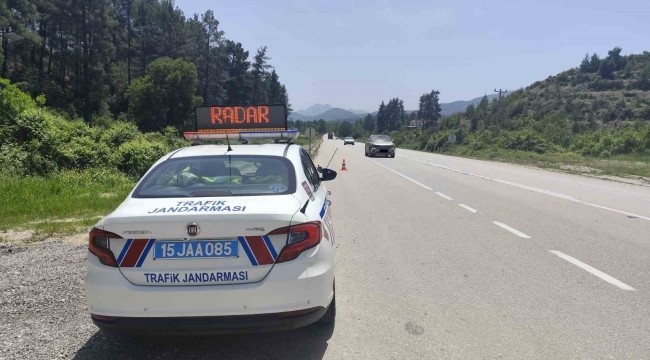 Burdur'da trafik denetimlerinde 7 bin 462 araç kontrol edildi