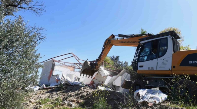 Bursa'da 25 kaçak yapı yıkıldı