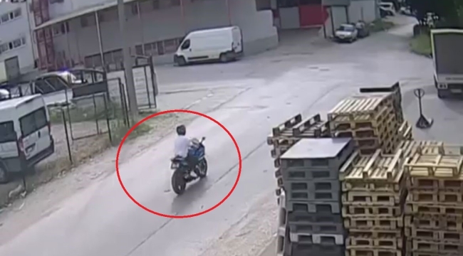 Bursa'da iki motosikletinin karıştığı kaza kamerada: 2 yaralı