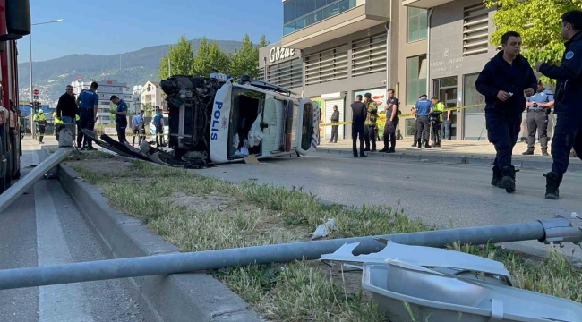 Bursa'da kadına şiddet ihbarından dönen polis aracı takla attı: 2'si polis 4 yaralı