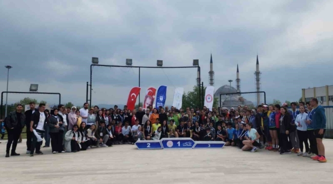 BUÜ'de "Aileler Yarışıyor" temalı oryantiring bayrak yarışı