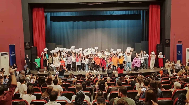 Büyükşehir Belediyesi'nin Drama Atölyesi'ndeki minikler hünerlerini sergiledi