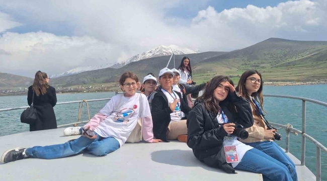 Çocuklar Van'ı fotoğraflıyor