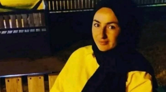 Devrilen traktörün altında kalan 2 çocuk annesi öldü