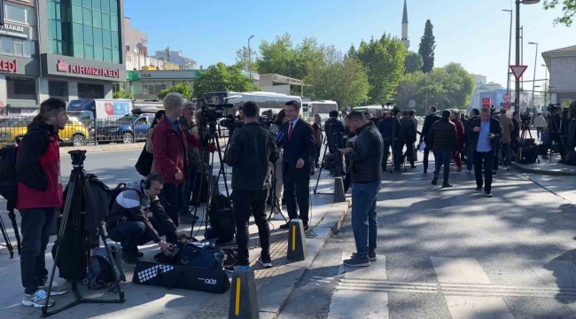 Dolmabahçe'de Ukrayna-Rusya heyeti arasındaki görüşmeye basından yoğun ilgi