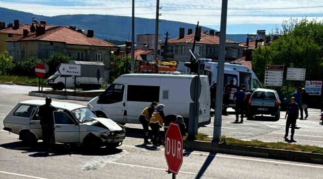 Domaniç'te trafik kazası: 5 yaralı