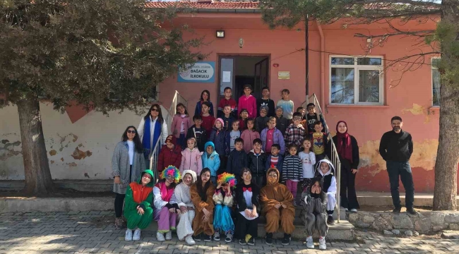 Eğirdirli öğrencilerden köy çocuklarına renkli etkinlikler