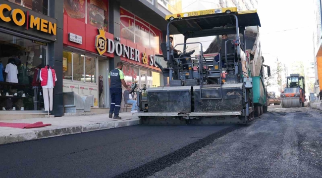 Elazığ'da asfaltlama çalışmaları sürüyor