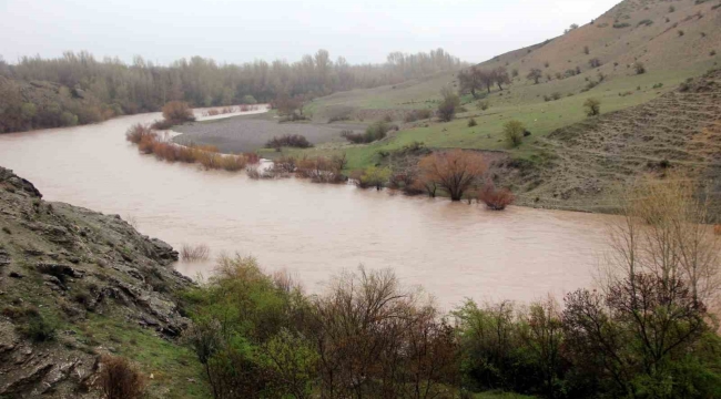 Erzincan'da Karasu ve Fırat Nehri'nin debisi arttı