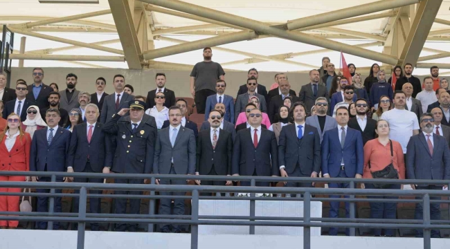 Esenyurt'ta 19 Mayıs coşkusu doyasıya yaşandı: Yüzlerce kişi Turgut Özal Stadyumu'nda buluştu