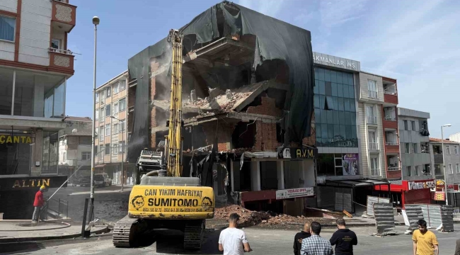 Esenyurt'ta deprem kabini testi yürekleri ağza getirdi