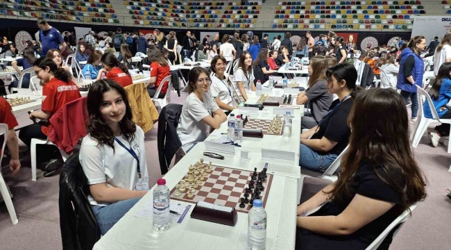 Eskişehir 'Fatih Fen Lisesi Kız Satranç Takımı'nın büyük başarısı
