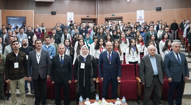 Fen Lisesi Öğrencileri ETÜ'de düzenlenen sempozyumda buluştu