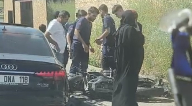 Gaziosmanpaşa'da ambulansa yol vermek isteyen otomobile çarptı, motosiklet sürücüsü yaralandı