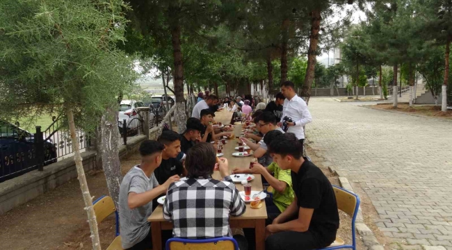 Gercüş Kaymakamı öğrencilerle kahvaltıda bir araya geldi