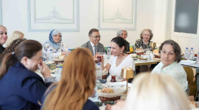 İzmir'de anlamlı Anneler Günü kutlaması