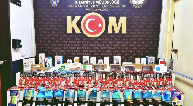 Kaçak telefon parçaları ele geçirildi