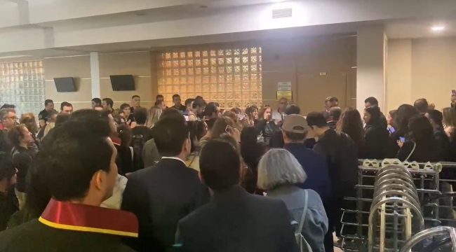 Kadıköy'de 'suç içerikli pankart' davasında 3 sanık tahliye edildi