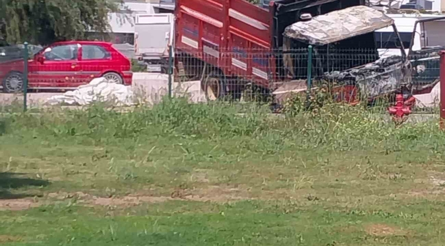 Kamyonette çıkıp çam ağacına sıçrayan yangın söndürüldü