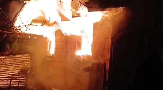 Karabük'te iki katlı ev alevlere teslim oldu