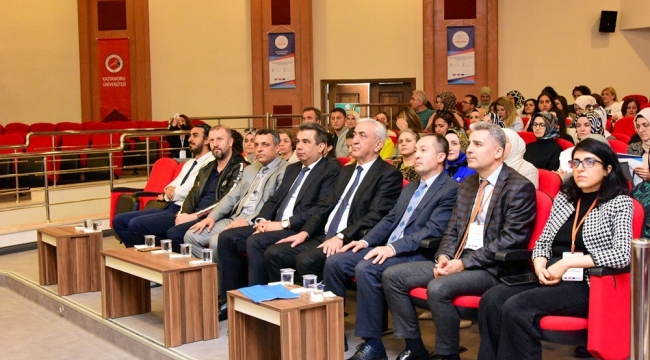 Kastamonu Üniversitesi'nde Dijital Yeterlilik Konferansı ve Çalıştayı yapıldı