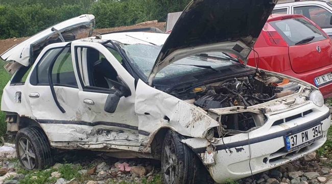 Kastamonu'da iki otomobil çarpıştı: 2 yaralı