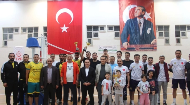 Kaymakam Duru "Kurumlar Arası Voleybol Turnuvası" finaline katıldı