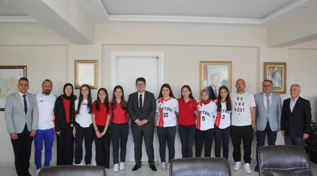 Kaymakam Özdemir sporcuları ağırladı