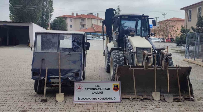 Kepçe ile define arayan şahısları jandarma suçüstü yaptı