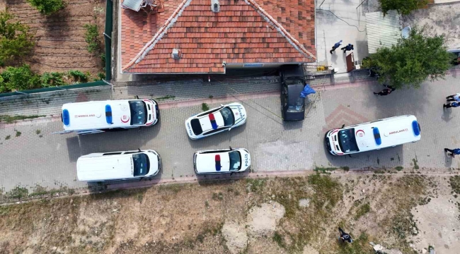 Kırıkkale'de otomobil eve çarptı: Kalp krizi geçiren sürücü hayatını kaybetti