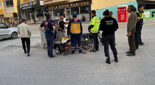 Kulu'da otomobille çarpışan motosikletli yaralandı