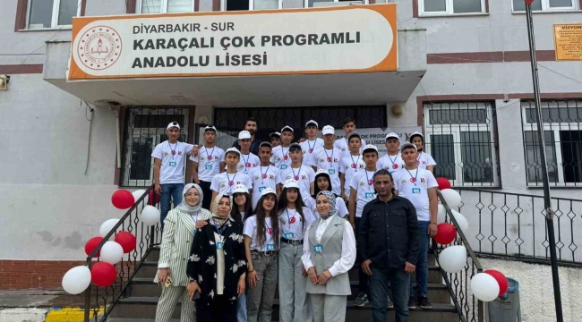 Lise öğrencileri bilimsel çalışmalarını sergiledi