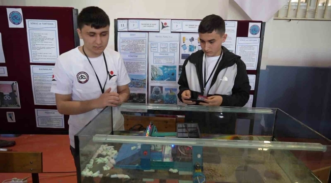 Lise öğrencilerinden denizde müsilaj ve atık toplayan deniz aracı