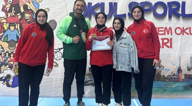 Lise öğrencisi Zengin bilek güreşinde Türkiye şampiyonu oldu