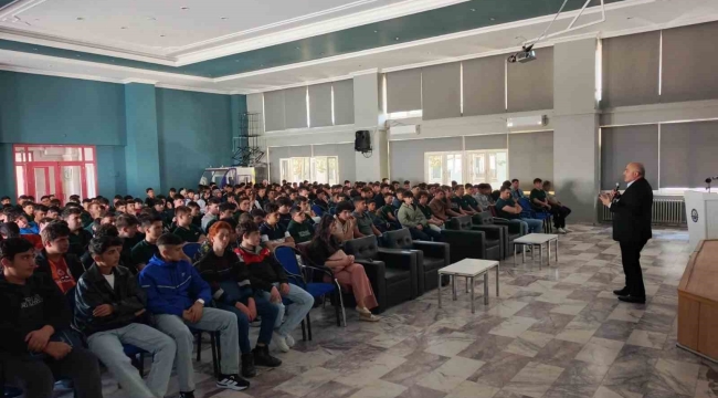 Liseli gençlere yönelik 'Aile ve Mahremiyet' semineri gerçekleştirildi