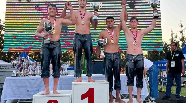 Manavgat Belediyesi güreşçileri Fethiye'den madalyalarla döndü