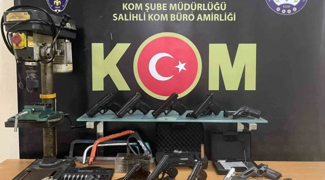 Manisa'da ruhsatsız silah operasyonu
