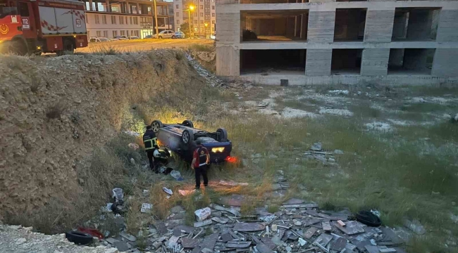 Mardin'de devrilen otomobilin sürücüsü yaralandı