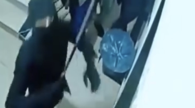 Mardin'de maskeli saldırganların ev kapısını kırma anı kamerada