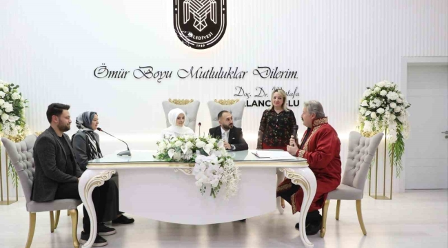 Melikgazi Belediyesi'nde 1 günde 60 nikah gerçekleşti