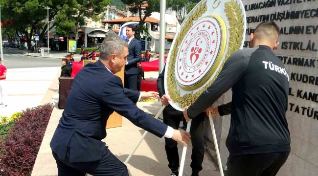Muğla'da 19 Mayıs Haftası çelenk sunumuyla başladı